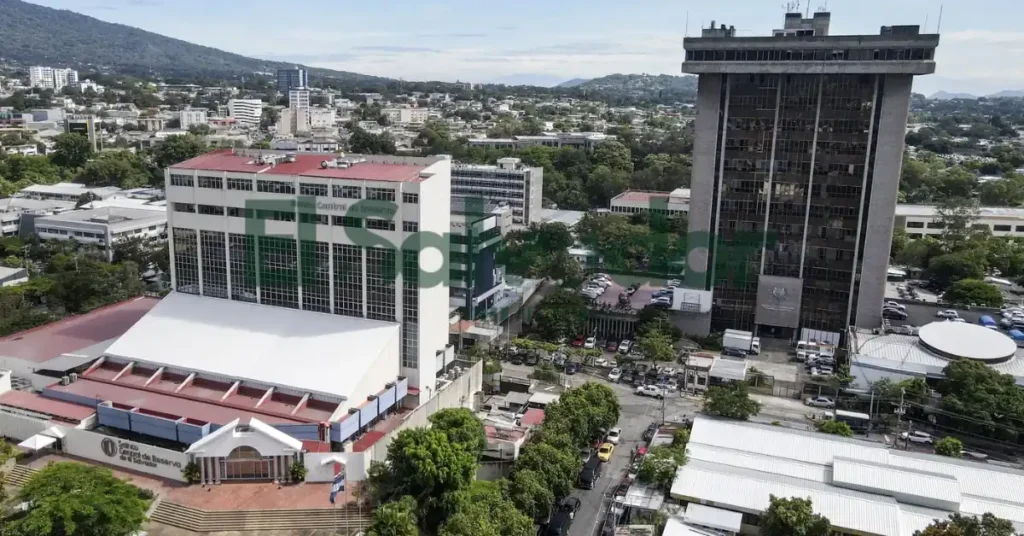 Banking as a Foreigner in El Salvador